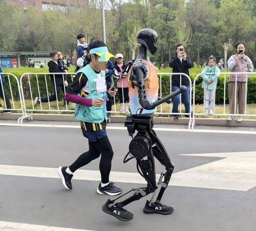 Latest company news about La technologie Rion alimente la course intelligente Le moteur invisible derrière les robots humanoïdes au demi-marathon de Yizhuang